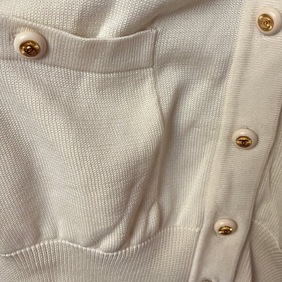 Vintage CHANEL Boutique Cream Knit Cardigan with Gold CC Logo Buttons - Picture 7 of 12